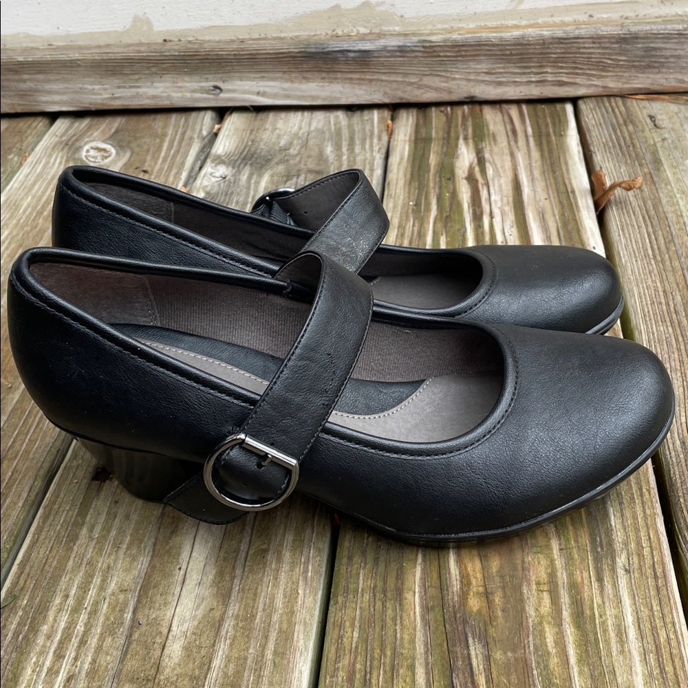 LIKE NEW-  Eurosoft by Sofft Faux Leather "Velma" Mary Jane Heels Size 11W